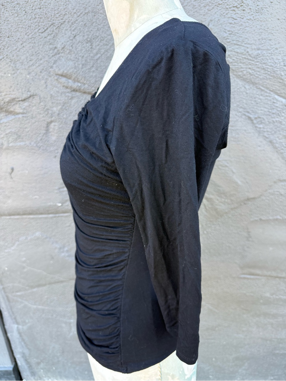 Bebe Women’s Black Ruched V-Neck Long Sleeve Top - Picture 2 of 4